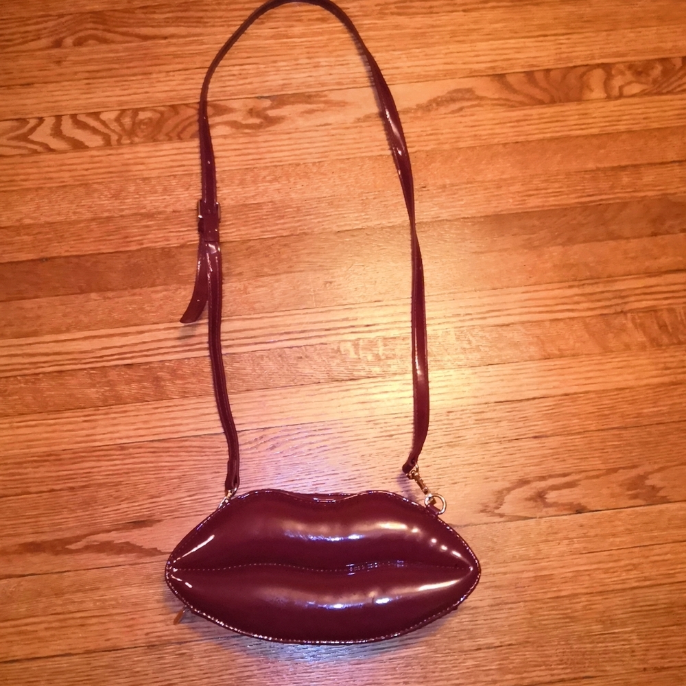 Lips Purse
